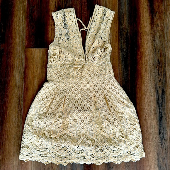 Free People One Million Lovers Mini Dress Beige Sz 6 S M Lace New Plunging V - Picture 8 of 10